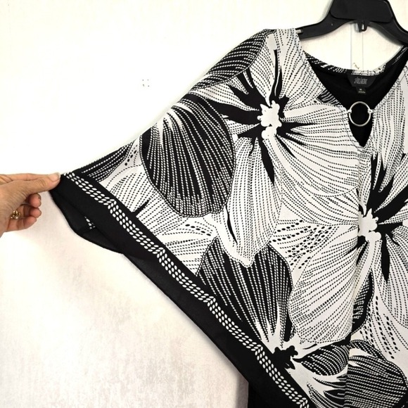 Slim Factor Women's M Shawl Tank Top Floral Black White Party Special Occasion - Picture 6 of 7